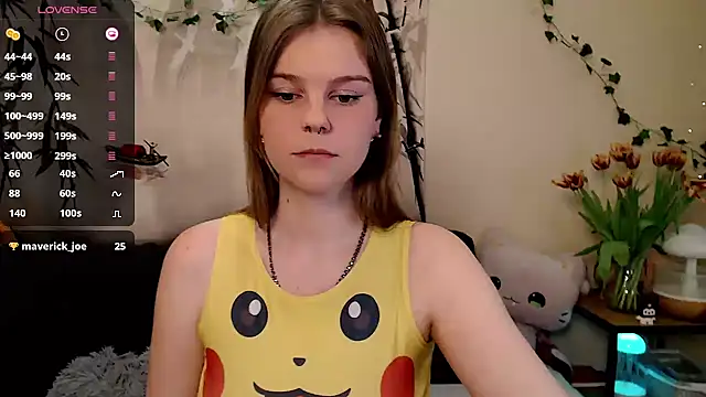 Snapshot of Moona_xx chatting on 03.22.25 Moona xx online show from 03.22.25