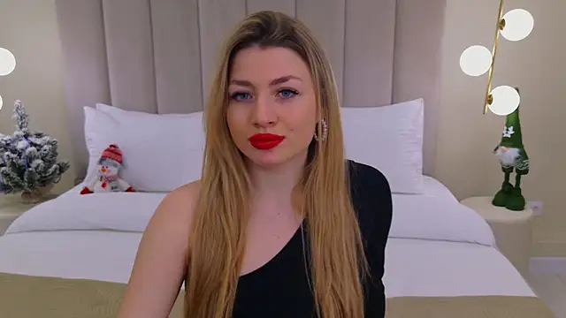 Snapshot of HelenaMorgan chatting on 12.28.24 HelenaMorgan online show from 12.28.24