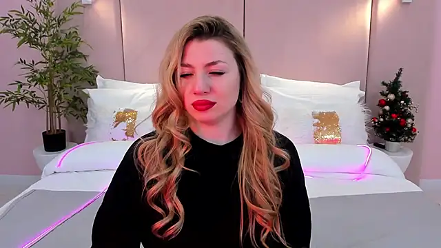 Snapshot of HelenaMorgan chatting on 12.29.24 HelenaMorgan online show from 12.29.24