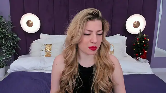 Snapshot of HelenaMorgan chatting on 01.05.25 HelenaMorgan online show from 01.05.25