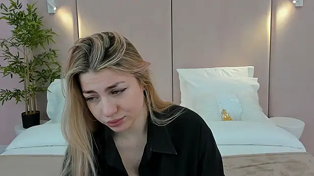 Snapshot of HelenaMorgan chatting on 02.05.25 HelenaMorgan online show from 02.05.25