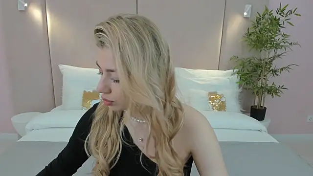 Snapshot of HelenaMorgan chatting on 02.07.25 HelenaMorgan online show from 02.07.25