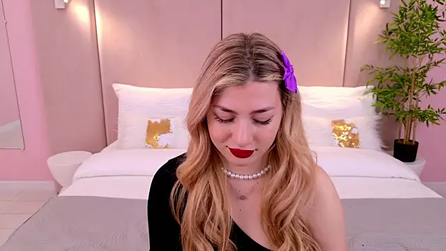 Snapshot of HelenaMorgan chatting on 02.07.25 HelenaMorgan online show from 02.07.25