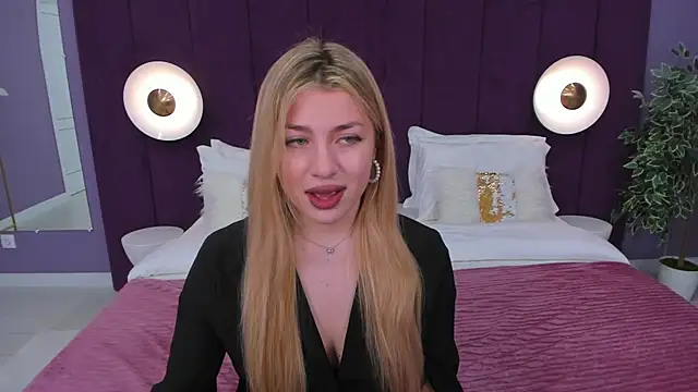 Snapshot of HelenaMorgan chatting on 02.08.25 HelenaMorgan online show from 02.08.25