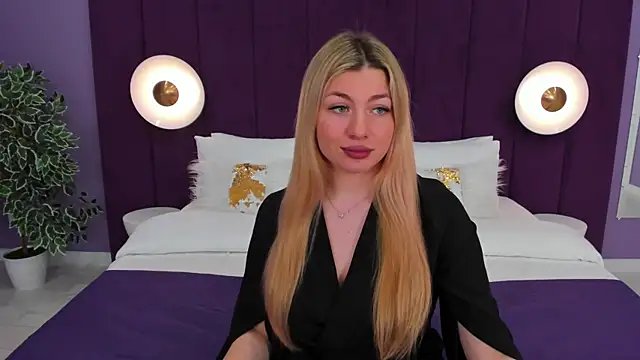 Snapshot of HelenaMorgan chatting on 03.08.25 HelenaMorgan online show from 03.08.25