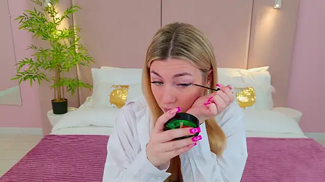 Snapshot of HelenaMorgan chatting on 03.11.25 HelenaMorgan online show from 03.11.25