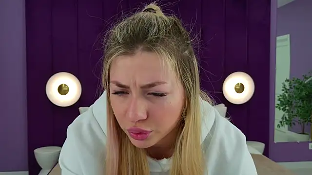 Snapshot of HelenaMorgan chatting on 03.20.25 HelenaMorgan online show from 03.20.25