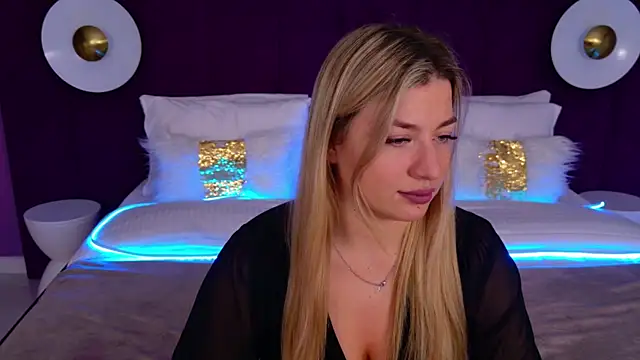 Snapshot of HelenaMorgan chatting on 03.20.25 HelenaMorgan online show from 03.20.25