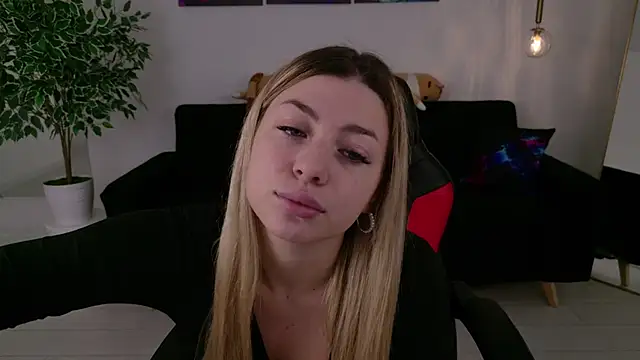 Snapshot of HelenaMorgan chatting on 09.09.25 HelenaMorgan online show from 09.09.25