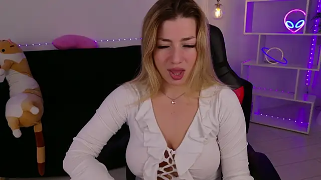 Snapshot of HelenaMorgan chatting on 09.16.25 HelenaMorgan online show from 09.16.25