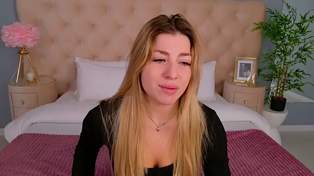 Snapshot of HelenaMorgan chatting on 09.24.25 HelenaMorgan online show from 09.24.25