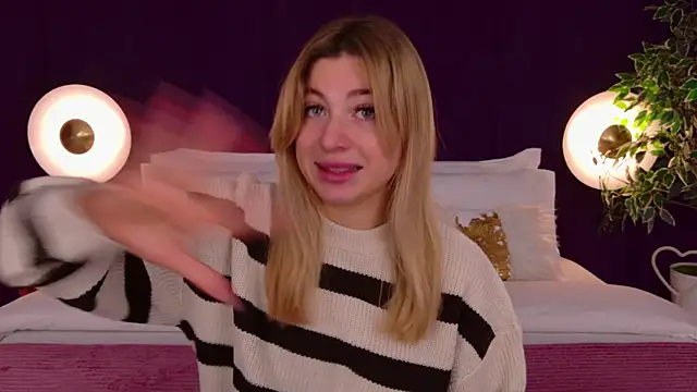 Snapshot of HelenaMorgan chatting on 10.22.25 HelenaMorgan online show from 10.22.25