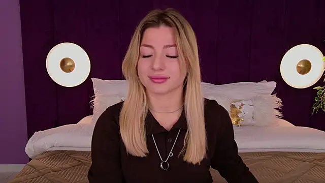 Snapshot of HelenaMorgan chatting on 11.05.25 HelenaMorgan online show from 11.05.25