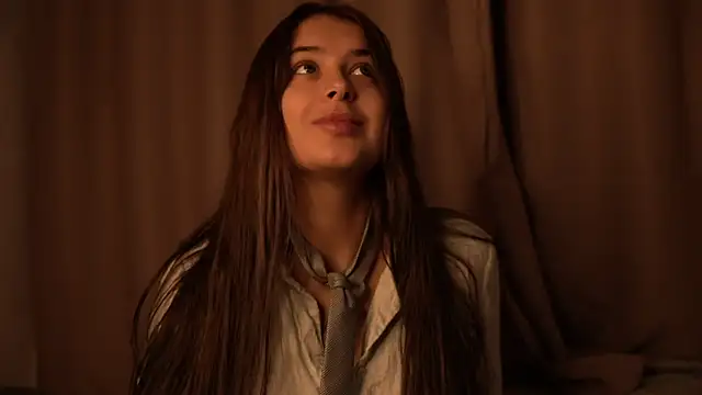 Snapshot of elisa_moon chatting on 10.11.25 elisa moon online show from 10.11.25