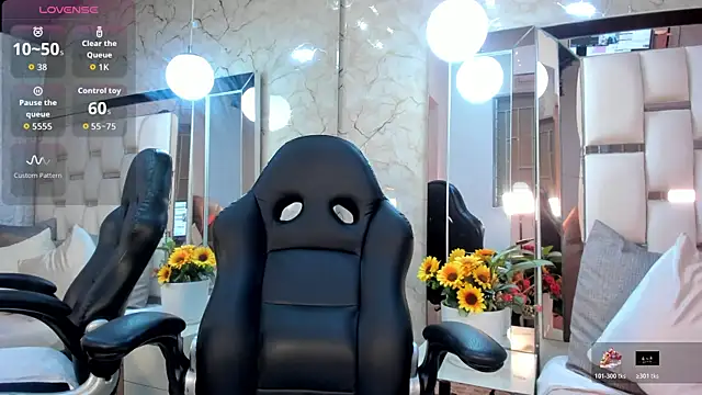 Snapshot of emma_carterr1 chatting on 11.07.25 emma carterr1 online show from 11.07.25