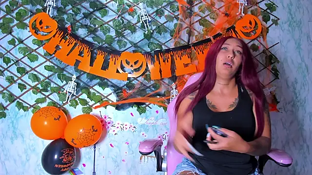 Snapshot of Pamesmith chatting on 10.11.25 Pamesmith online show from 10.11.25