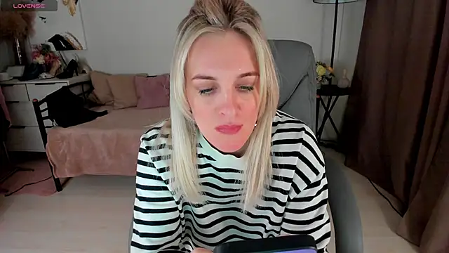 Snapshot of I_D_A chatting on 03.05.25 I D A online show from 03.05.25