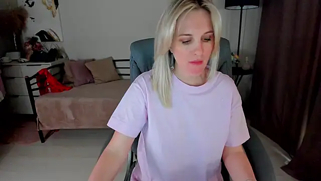 Snapshot of I_D_A chatting on 03.21.25 I D A online show from 03.21.25