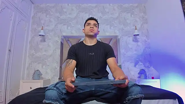 Snapshot of gerson_zt chatting on 10.04.25 gerson zt online show from 10.04.25