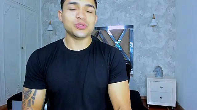 Snapshot of gerson_zt chatting on 10.18.25 gerson zt online show from 10.18.25