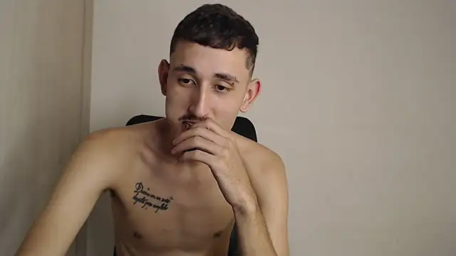 Snapshot of enzo_0814 chatting on 02.17.25 enzo 0814 online show from 02.17.25