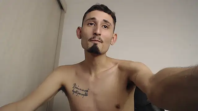 Snapshot of enzo_0814 chatting on 02.23.25 enzo 0814 online show from 02.23.25