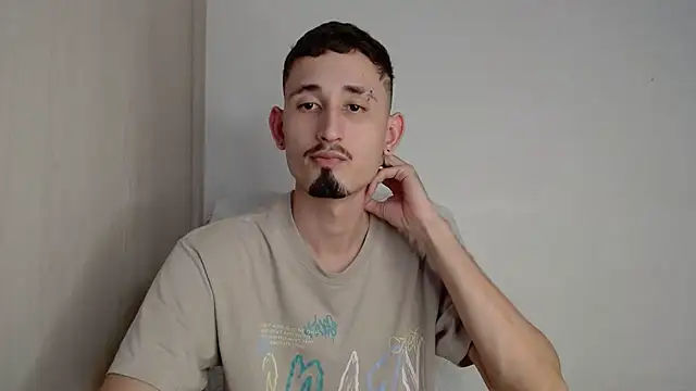 Snapshot of enzo_0814 chatting on 03.21.25 enzo 0814 online show from 03.21.25