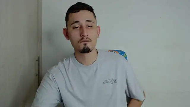 Snapshot of enzo_0814 chatting on 09.11.25 enzo 0814 online show from 09.11.25