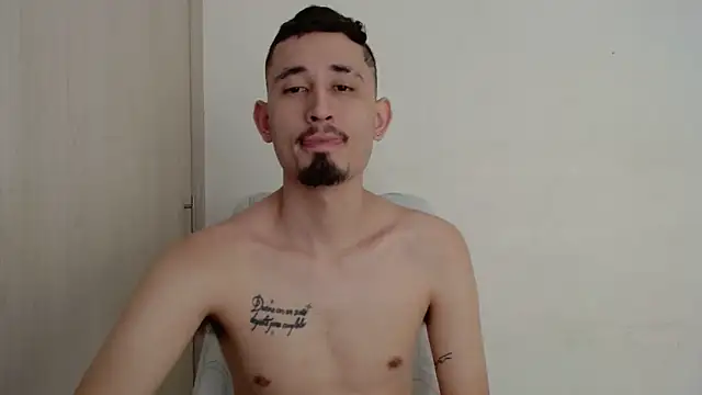 Snapshot of enzo_0814 chatting on 10.12.25 enzo 0814 online show from 10.12.25