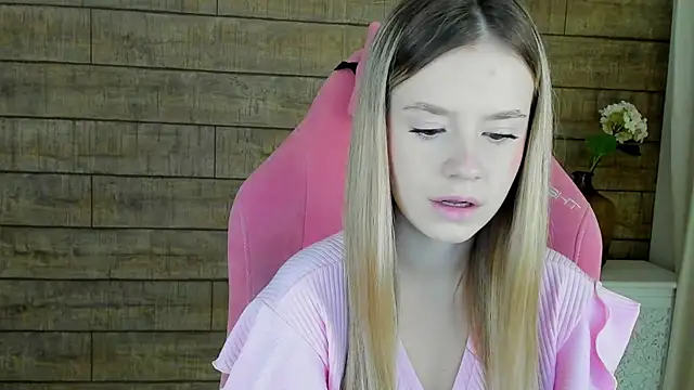 Snapshot of MilanaBalmain chatting on 10.11.25 MilanaBalmain online show from 10.11.25