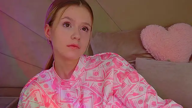 Snapshot of MilanaBalmain chatting on 11.08.25 MilanaBalmain online show from 11.08.25