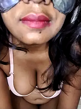 Snapshot of Zaraangle chatting on 10.14.25 Zaraangle online show from 10.14.25