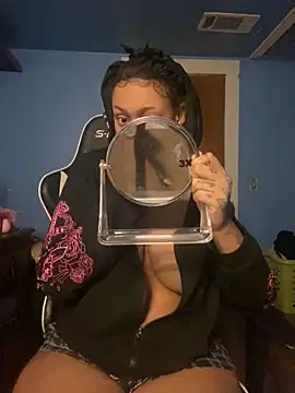 Snapshot of y0urlilgf chatting on 12.02.24 y0urlilgf online show from 12.02.24