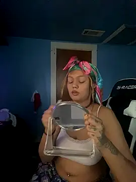 Snapshot of y0urlilgf chatting on 12.04.24 y0urlilgf online show from 12.04.24