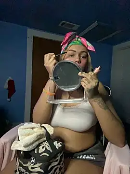 Snapshot of y0urlilgf chatting on 12.04.24 y0urlilgf online show from 12.04.24