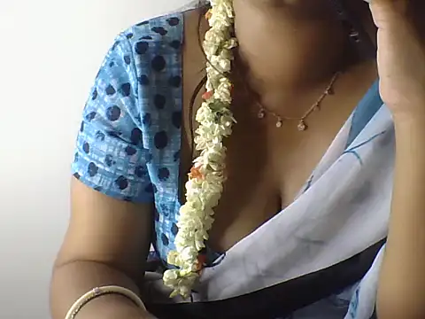Snapshot of Sexy-Shalinii chatting on 05.22.26 Sexy-Shalinii online show from 05.22.26