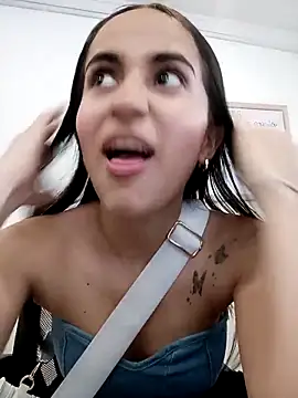 Snapshot of Mia_Fischer chatting on 10.11.25 Mia Fischer online show from 10.11.25