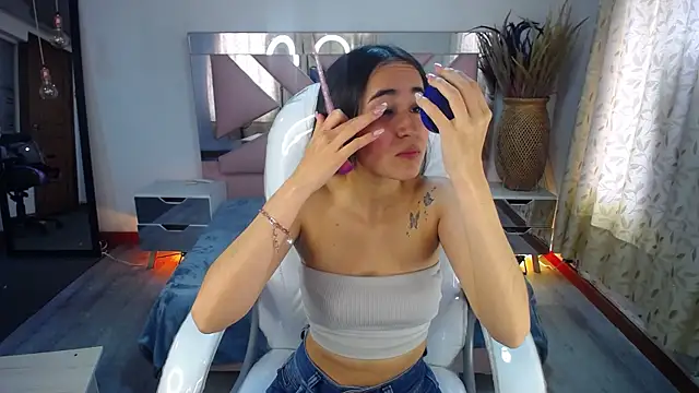 Snapshot of Mia_Fischer chatting on 10.18.25 Mia Fischer online show from 10.18.25