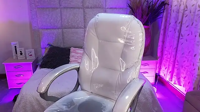 Mia Fischer online show from 04.06.26