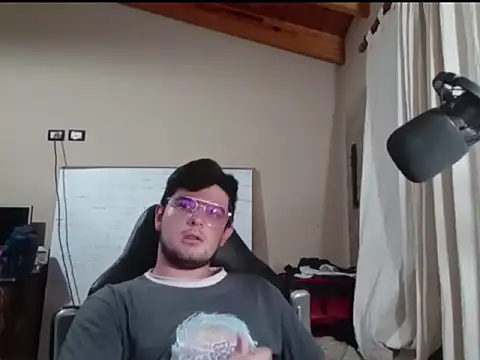 Snapshot of enzis3 chatting on 11.22.25 enzis3 online show from 11.22.25