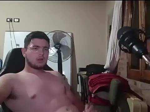 Snapshot of enzis3 chatting on 02.16.26 enzis3 online show from 02.16.26