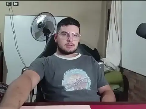 Snapshot of enzis3 chatting on 04.04.26 enzis3 online show from 04.04.26