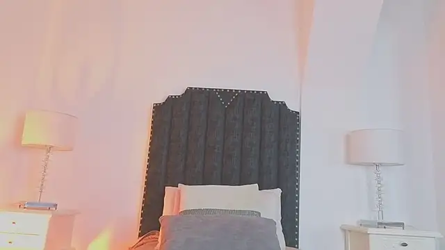 Snapshot of samanta_william chatting on 09.25.25 samanta william online show from 09.25.25