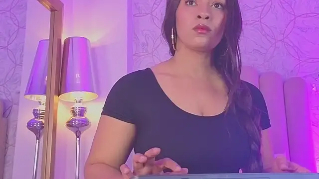 Snapshot of samanta_william chatting on 11.08.25 samanta william online show from 11.08.25