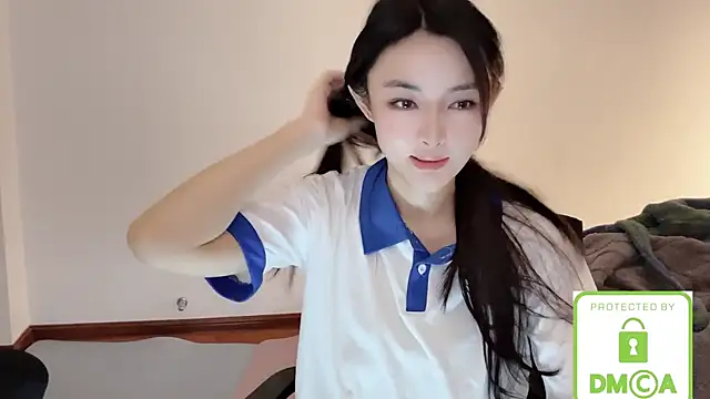 Snapshot of SarahYang chatting on 09.26.25 SarahYang online show from 09.26.25