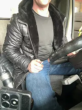 Snapshot of AlexGWoW chatting on 02.04.25 AlexGWoW online show from 02.04.25