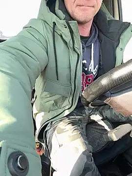 Snapshot of AlexGWoW chatting on 02.24.25 AlexGWoW online show from 02.24.25