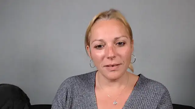 Doucelouve9 online show from 12.18.25