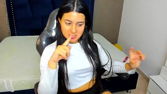 MaiteFlores online show from 04.15.26