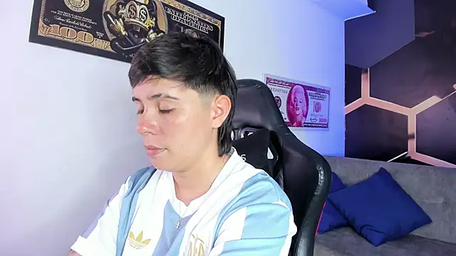 Snapshot of AbbySmiitth_ chatting on 10.10.25 AbbySmiitth online show from 10.10.25